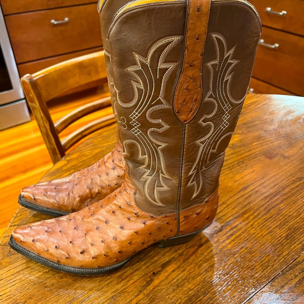 Beautiful ostrich cowboy boots from Santa Fe. Superb workmanship. Men’s size 11.